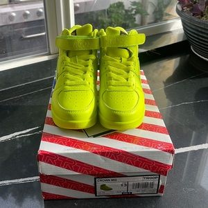 BNWT Kids size 13 Troop Sneakers.